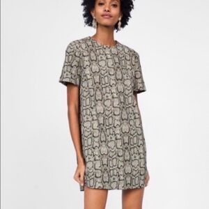 NWOT super chic Zara Women's Short Sleeve Print Pattern Snakeskin Dress